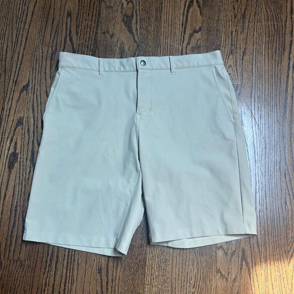Walter-hagen Men's Cream and Tan Shorts